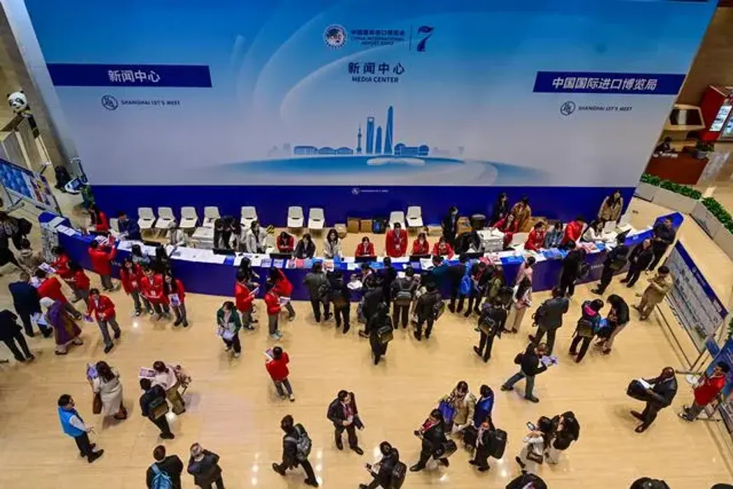 cover for 3000多家参展商携手共“进”！第七届进博会开幕